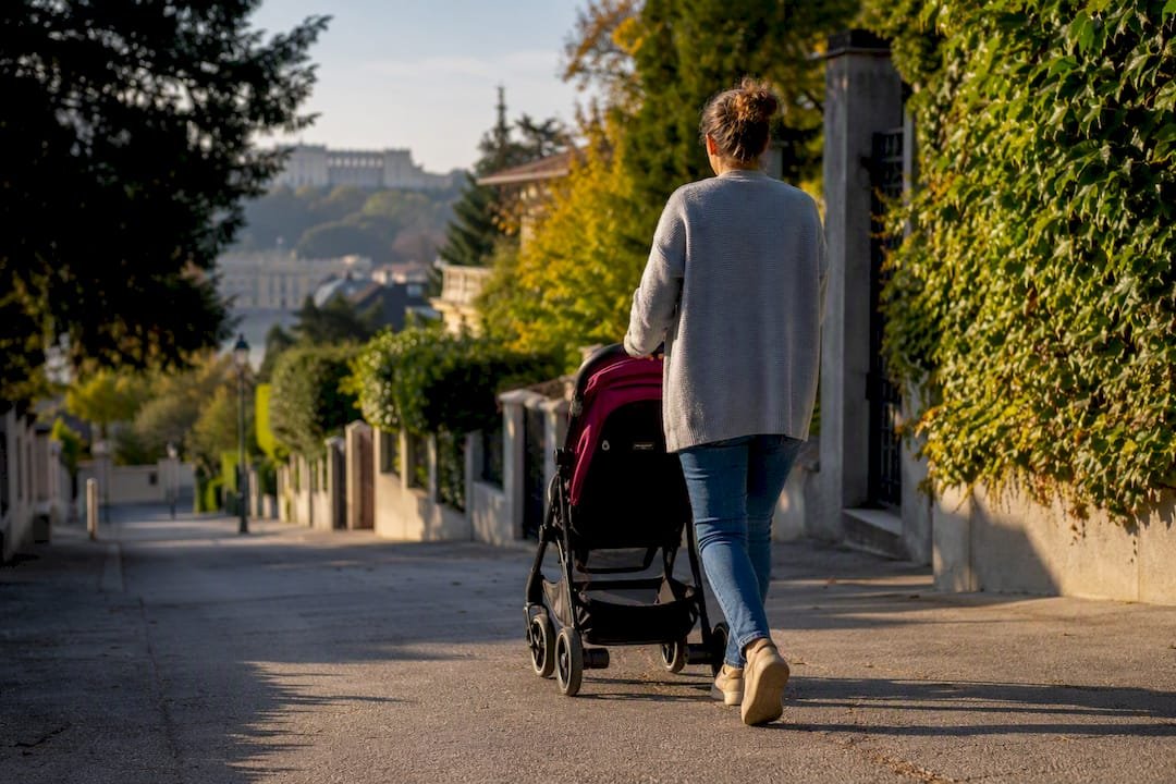 Parent pushing stroller through Hietzing